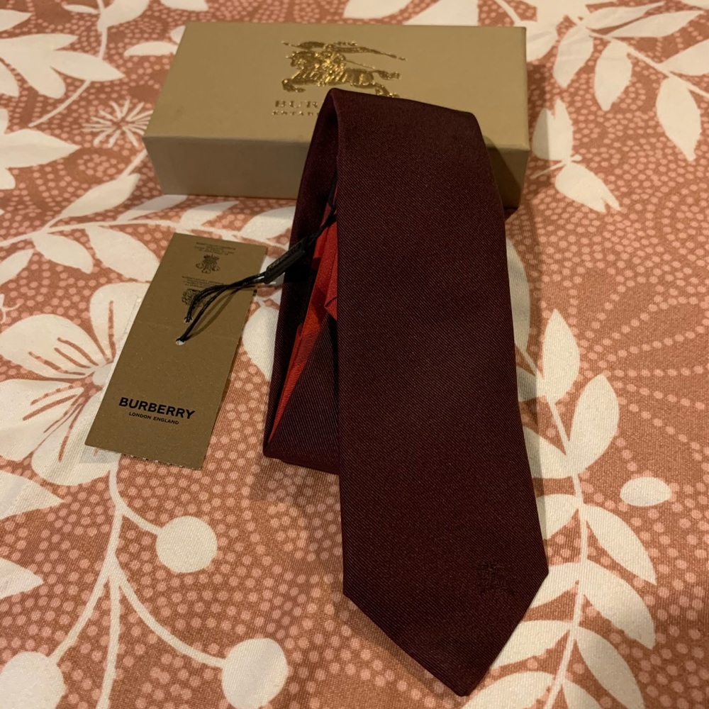 NWT Burberry Tie - 100% authentic - Picture 3 of 5